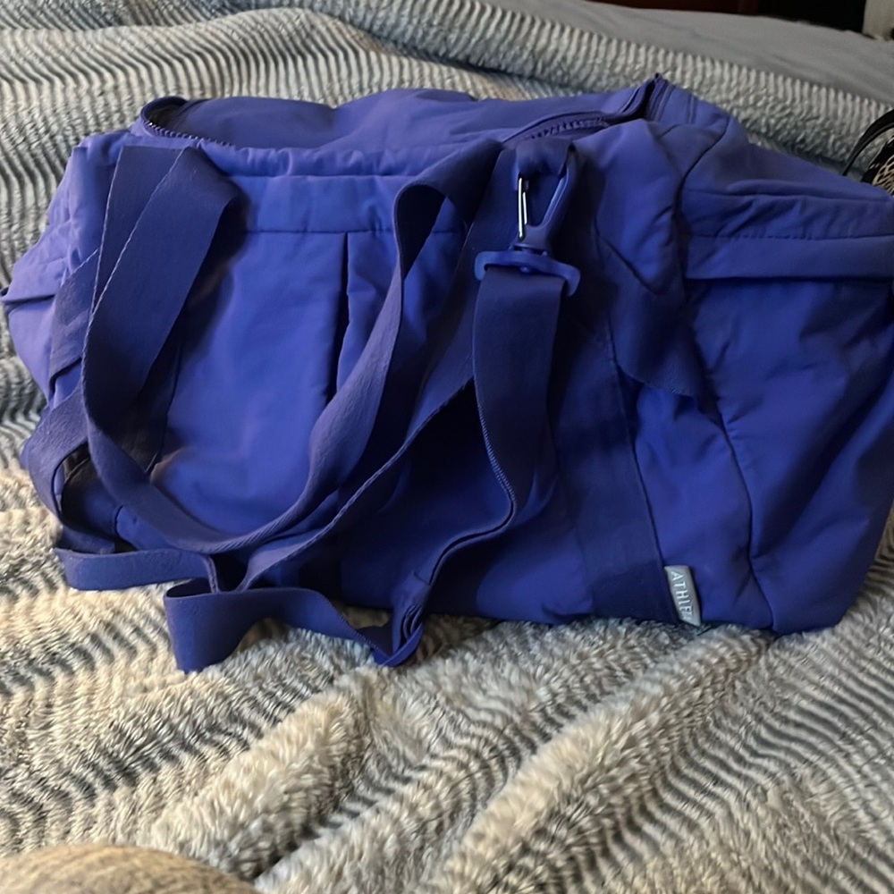 Athleta kinetic gym duffle bag